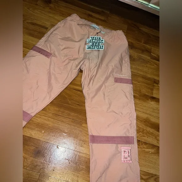 Black eye patch pink nylon cargo pants size small NWT